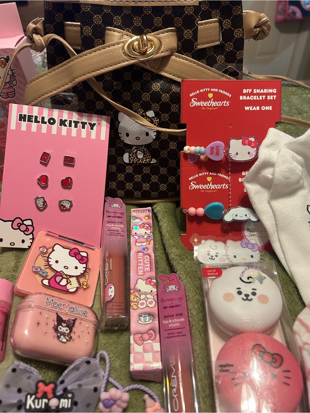 Hello Kitty Bundle accessories and makeup & more 21 items - Picture 4 of 9